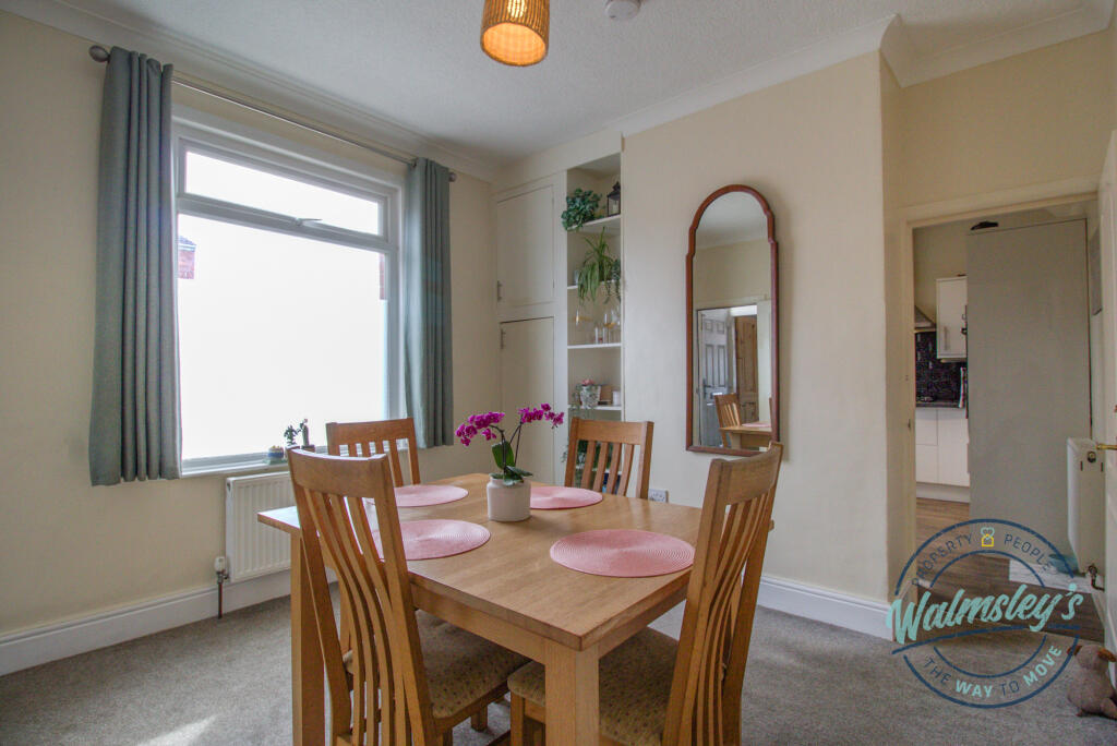 Dining rooom towards the kitchen