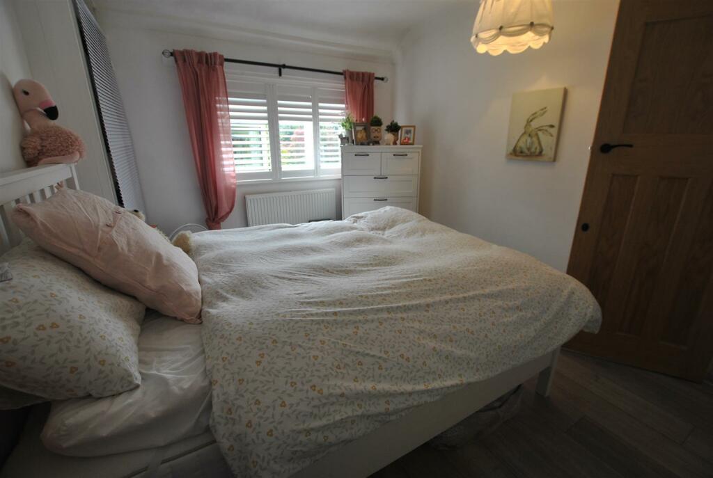 MAIN BEDROOM