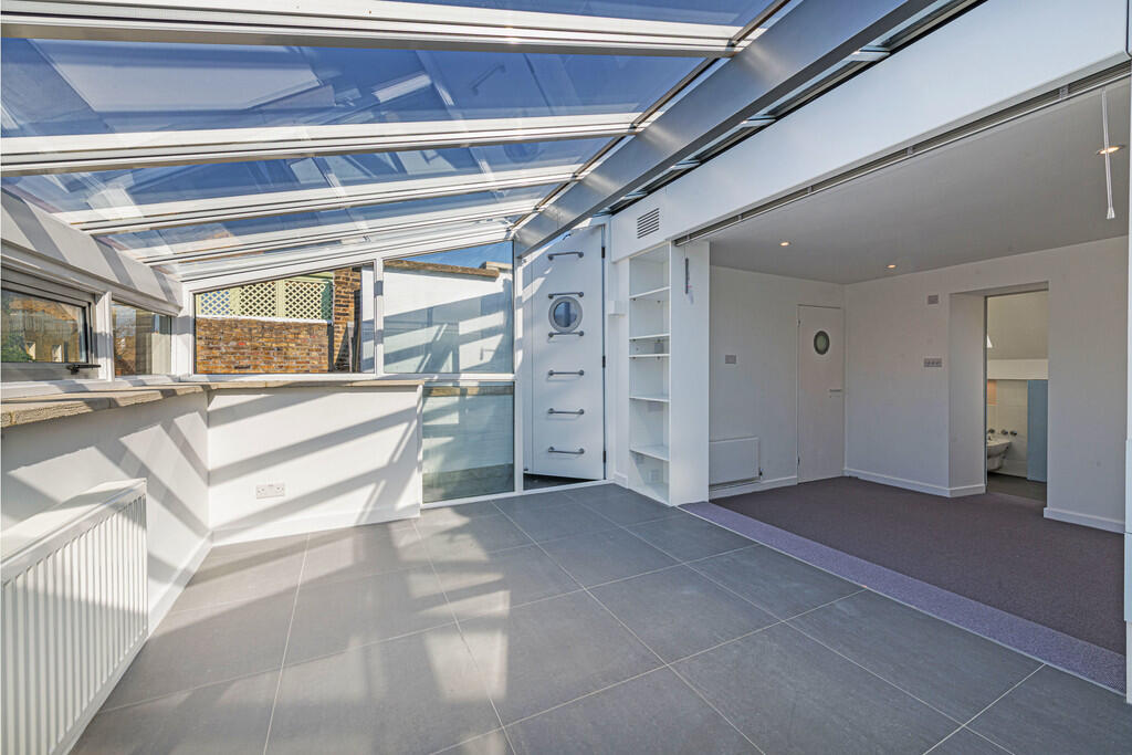 53 Slaidburn St B...