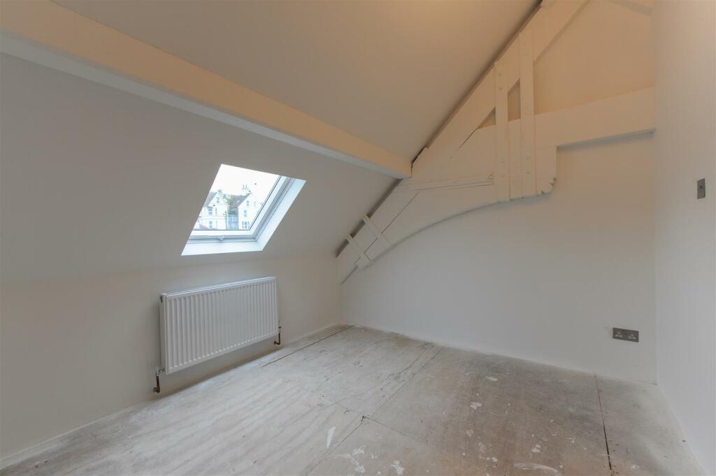 Bedroom 5.jpg