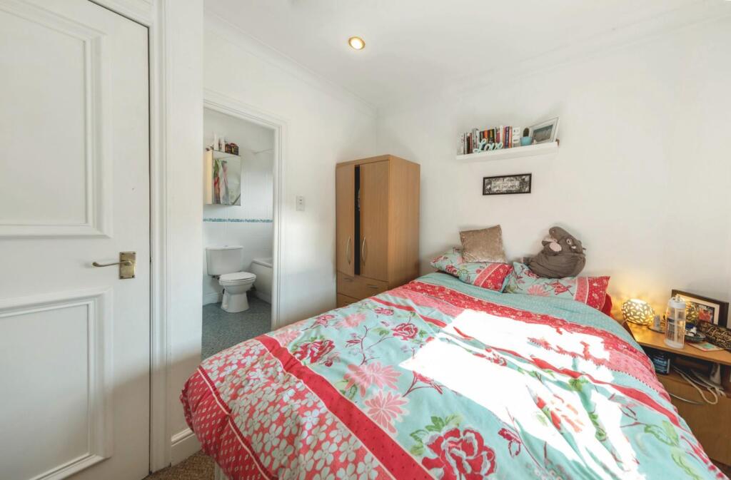 Bedroom 2 (2).jpg