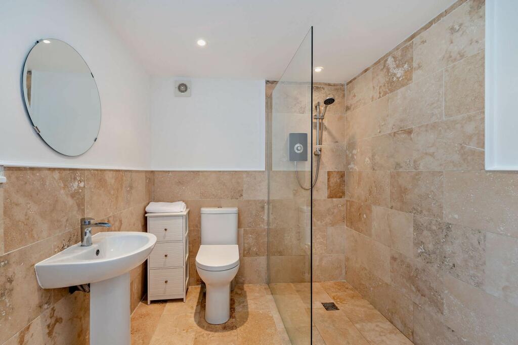 Annexe - Bathroom