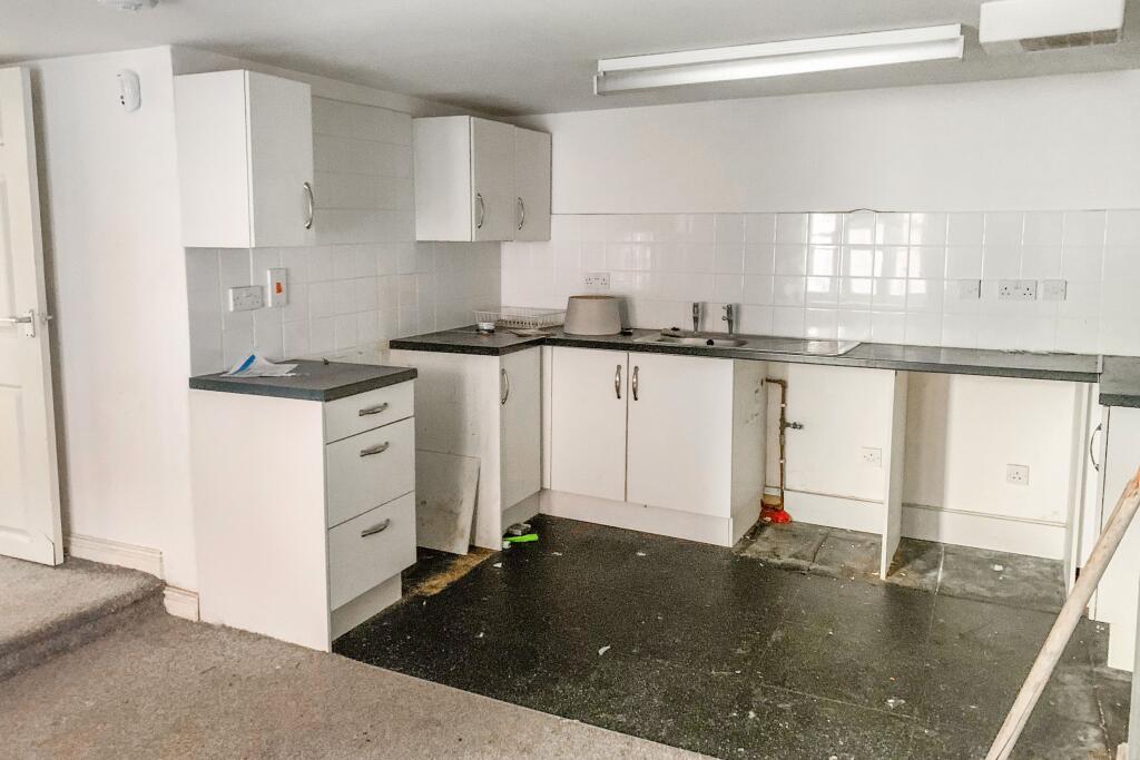 Flats A-E, 1 East Street, Blandford Forum, Dorset, DT11 7DU