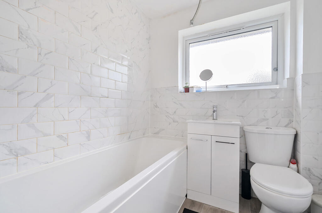 1298334-9-682eb9a...