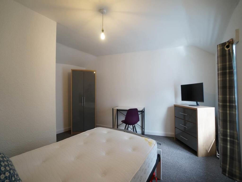 Bedroom 4.1.JPG