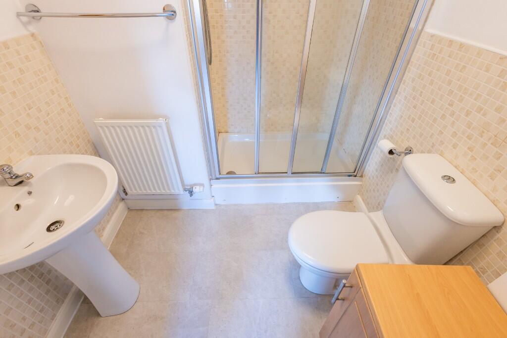 Bed One En Suite