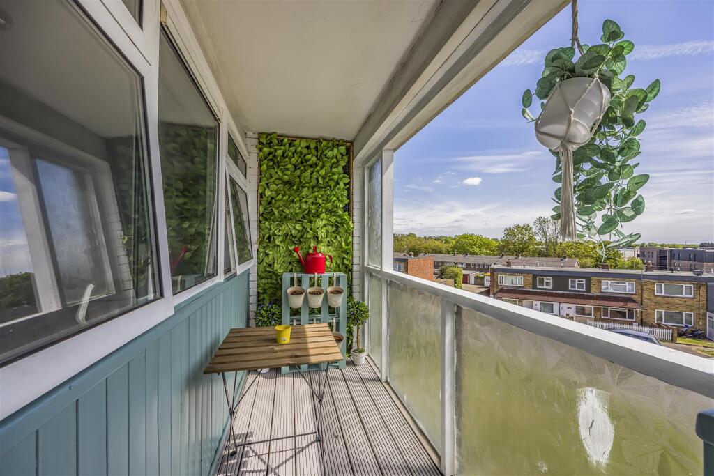 Flat 6 Gosport House, Prospect Lane, Havant-Portic