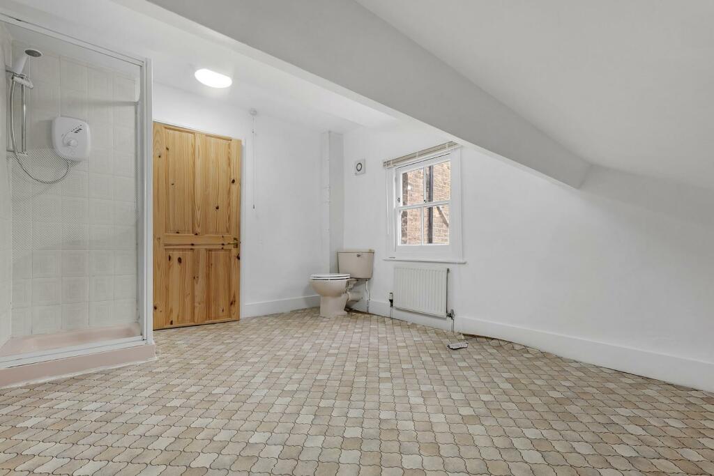 Bathroom 1.JPG