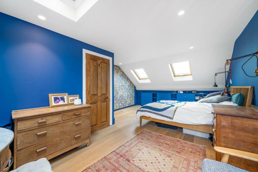 Bedroom 1.jpg