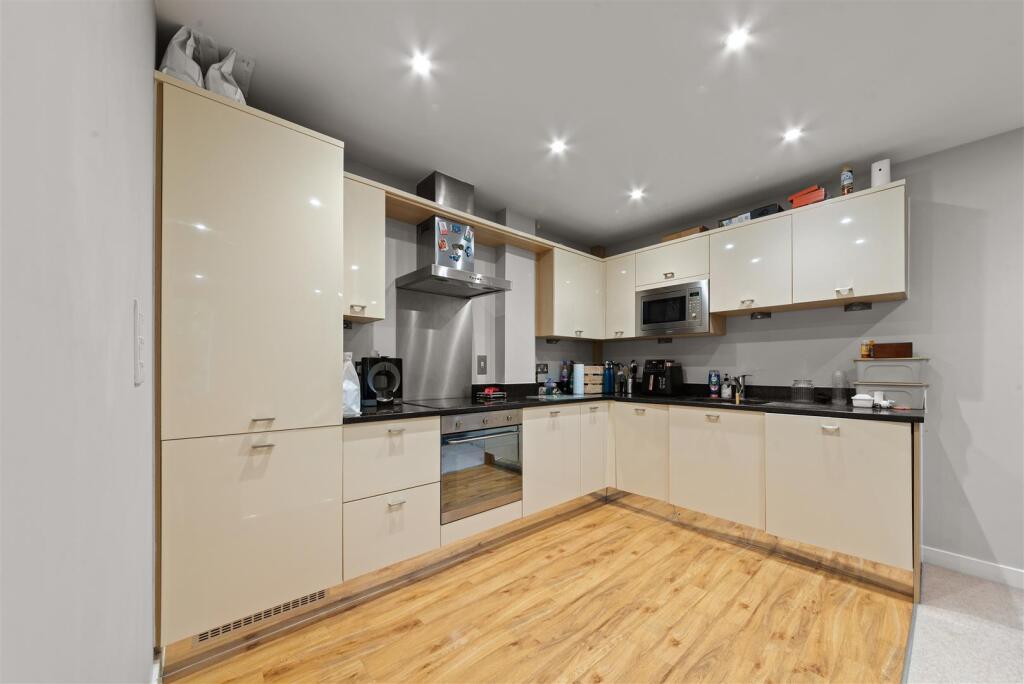 Apartment 3 Oak House 6.jpg