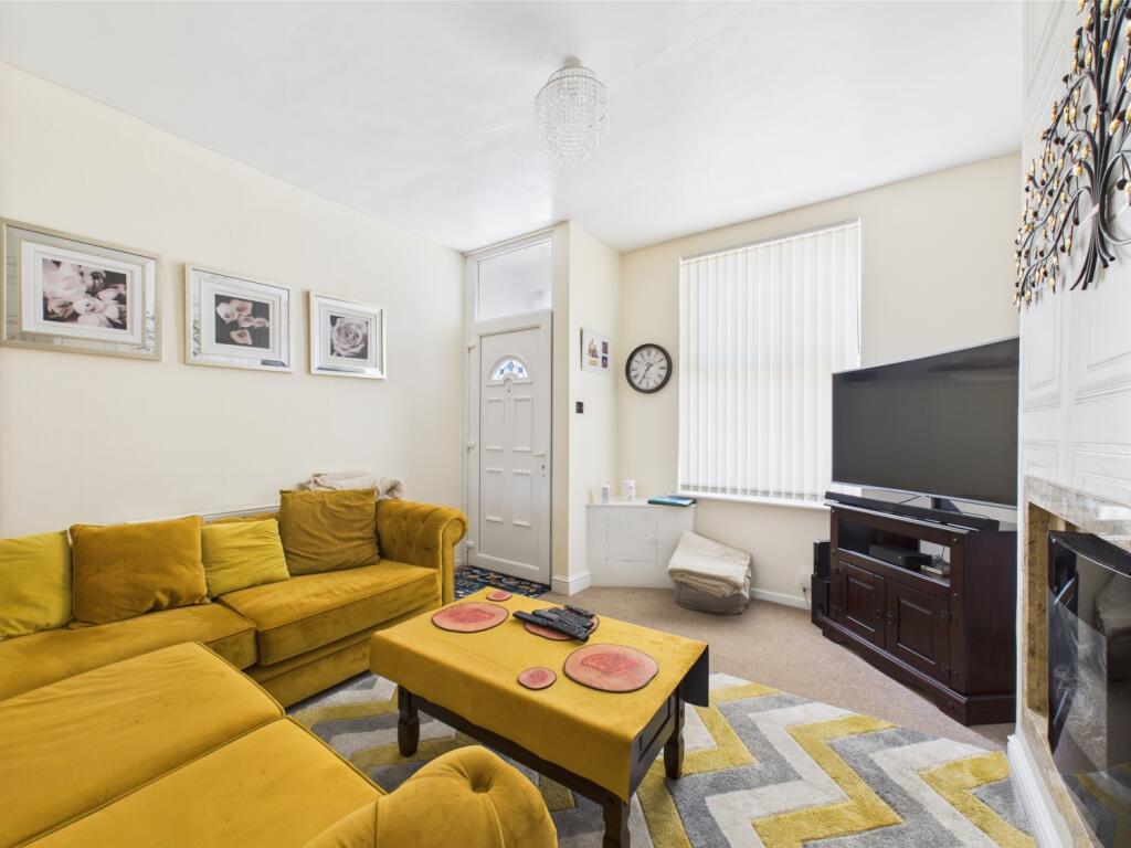 CAM03729G0-PR0045-STILL006