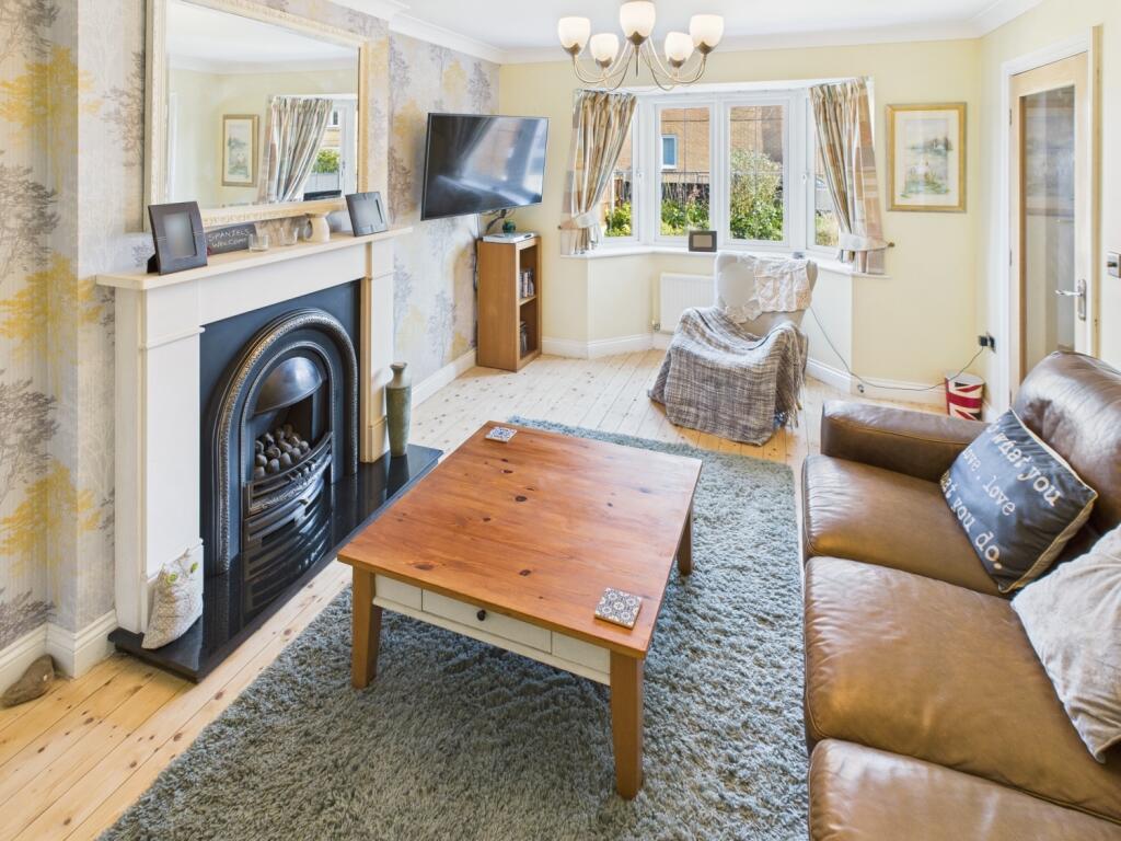 CAM04233G0-PR0017-STILL009 - Copy