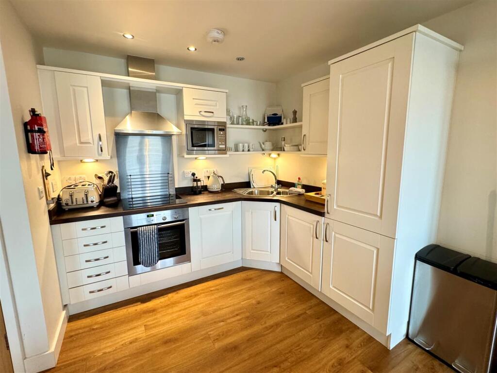 Apartment 25, Ocean 1 Kitchen