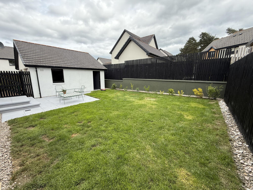 Rear Garden b.JPG