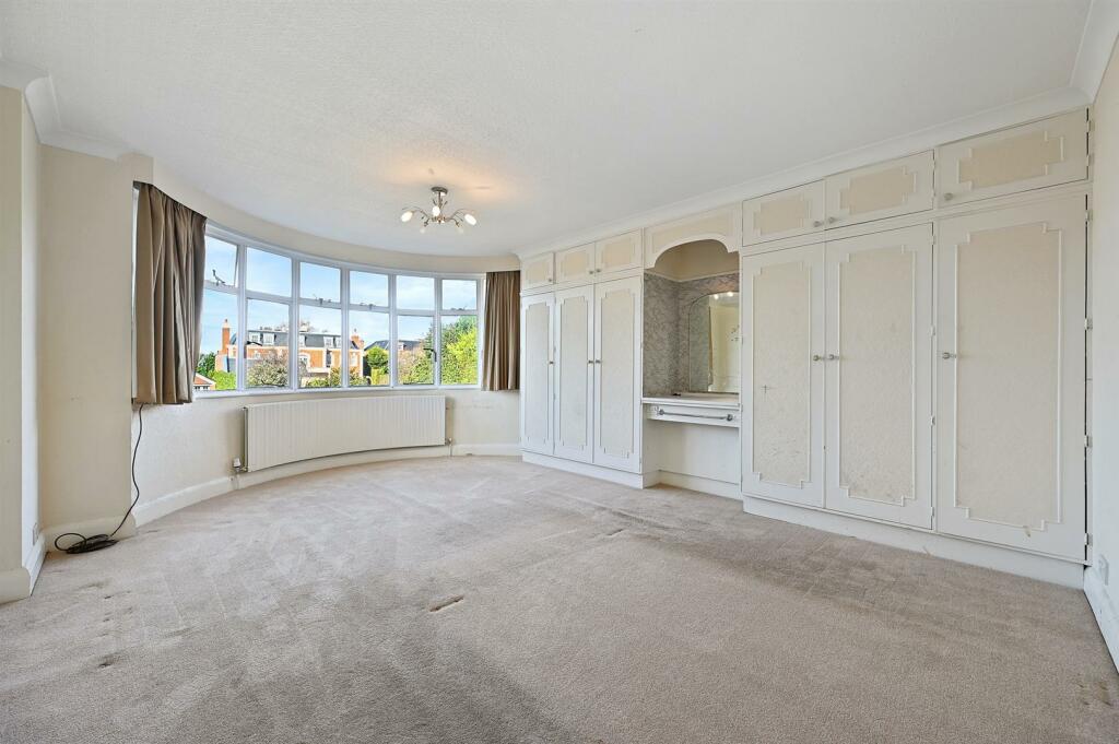 Bedroom 1.jpg