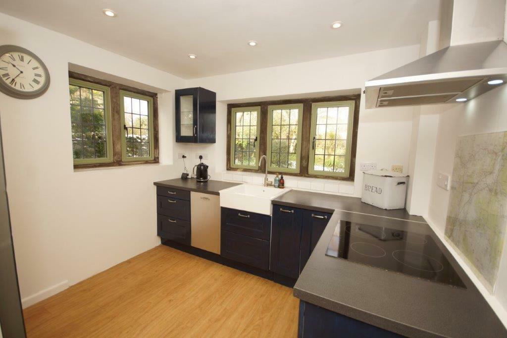 Walnut Cottage - Kitchen.jpg