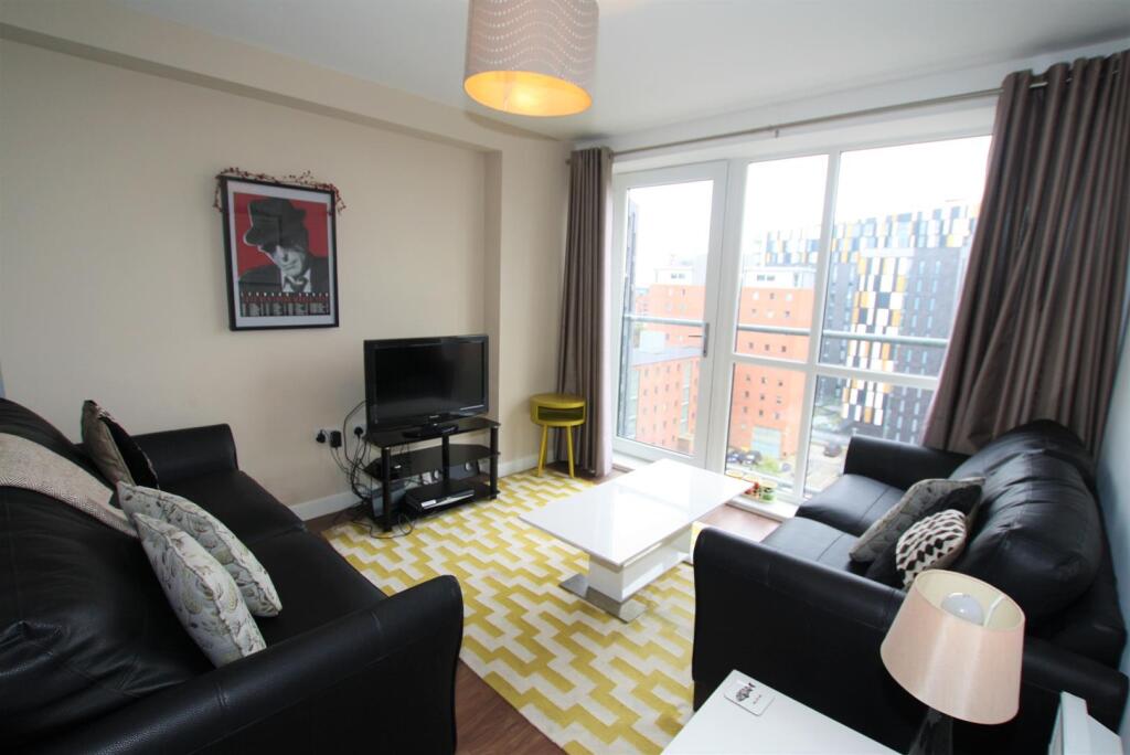 Living room 2.jpg