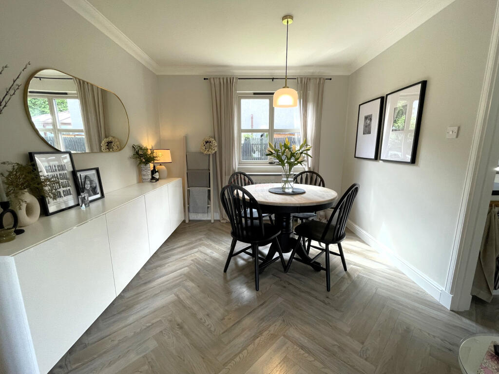 Dining Room b.JPG