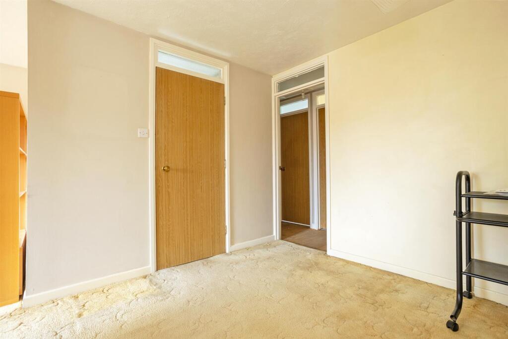 Chepstow Close, Pound Hill, Crawley