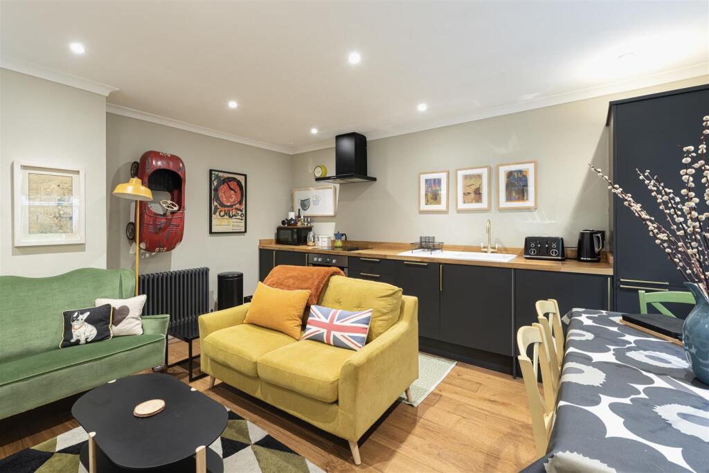 5 Daniel Street ph1 copy.jpg