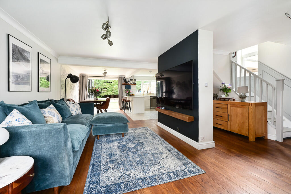 19 Globe Farm Lan...