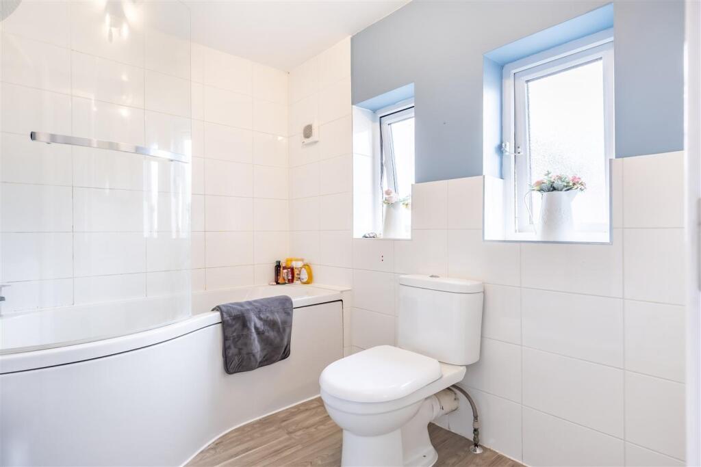72 Beamish Close CM16 6JW (15).jpg