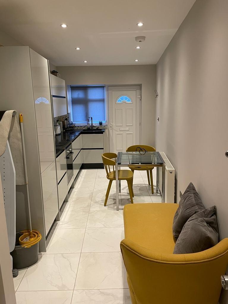 Kitchen &amp; Lounge