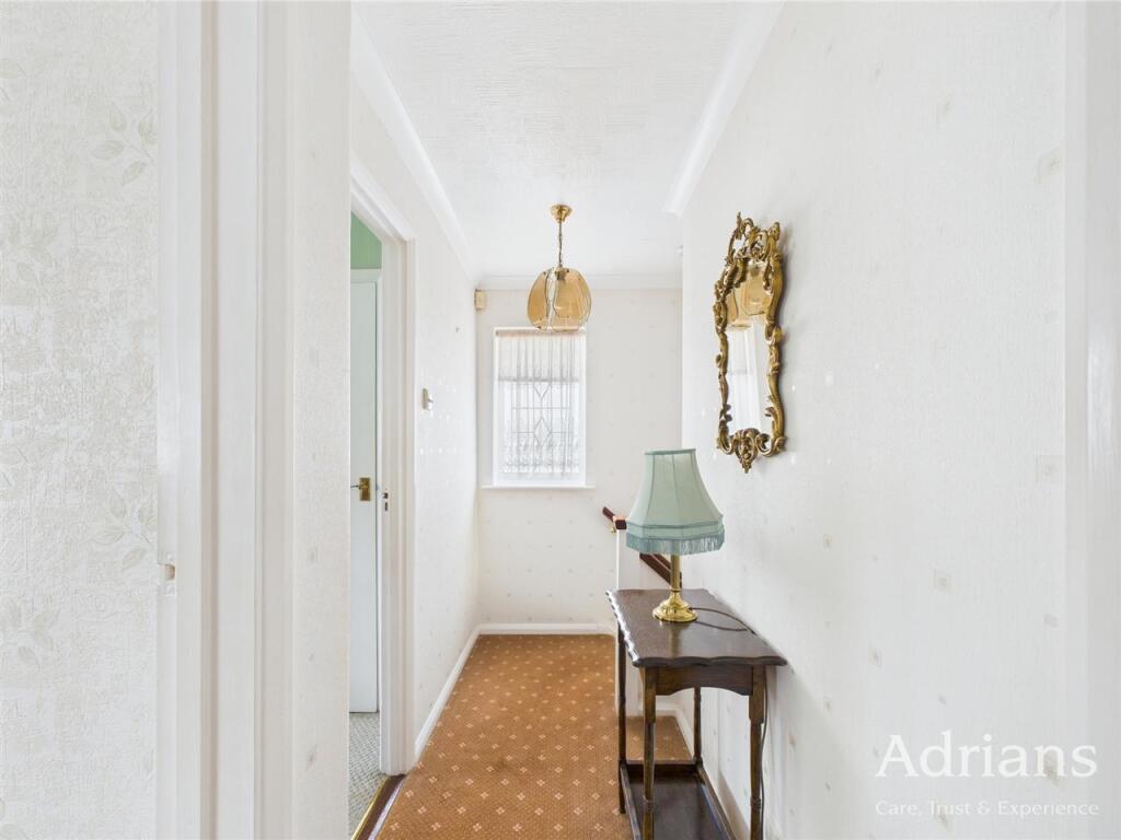 FIRST FLOOR LANDING