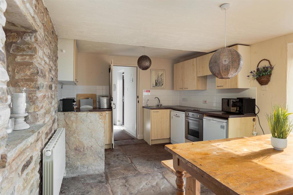 Kitchen/Dining Area