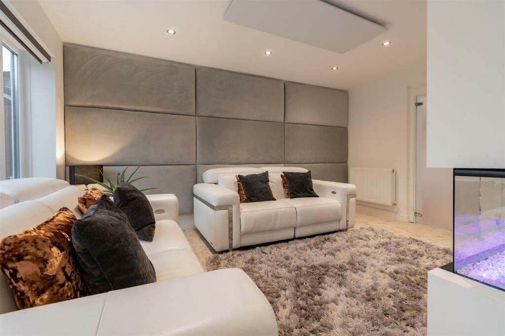 8526847-interior38.jpg