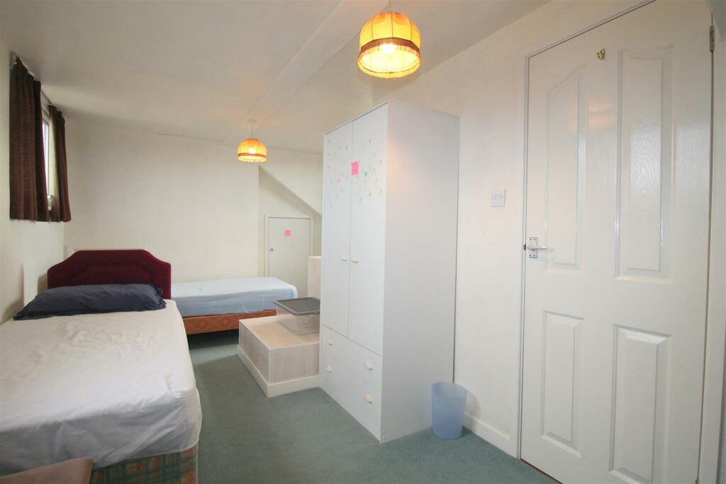 Clive Avenue, 31 - Bedroom Four 2.JPG