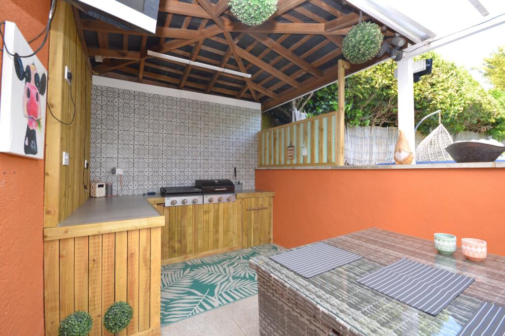 Outdoor Living / Kitchen Area