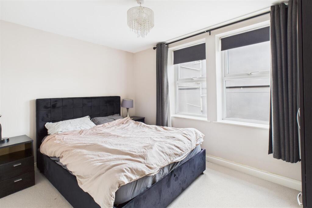 Bedroom 1.jpg