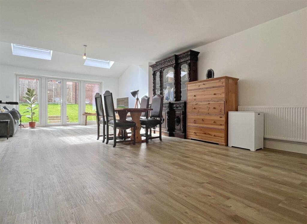 Reception Room b.jpg