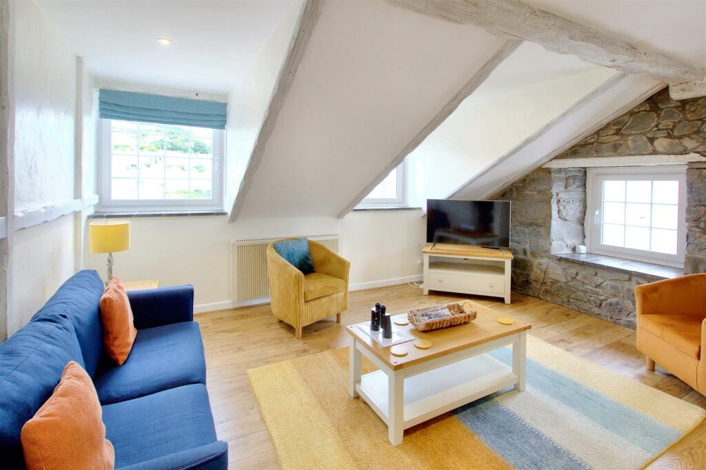 lounge/kitchen/dining room