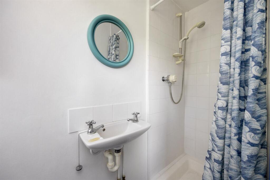 En-suite Shower/WC