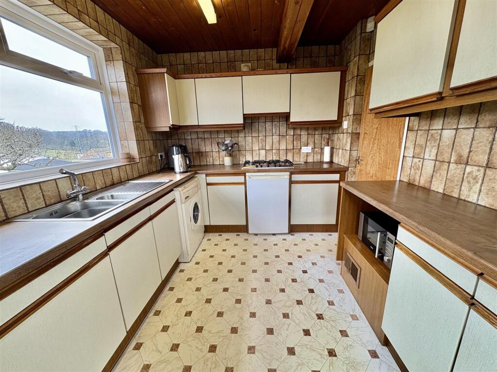 Bramleys Estate Agents - Sefton Avenue - Elland (3