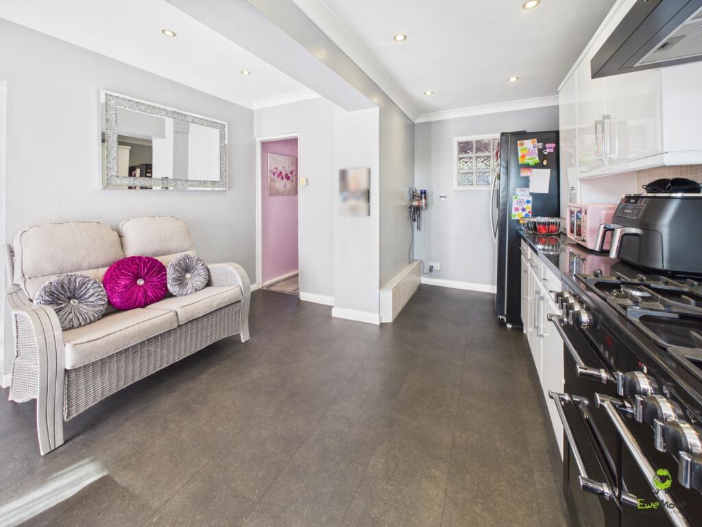 Presented by Clinton at EweMove Bexleyheath and Da