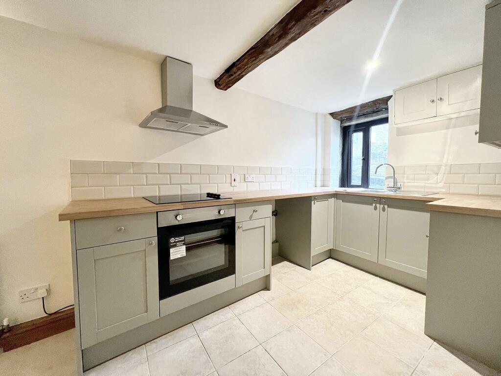 OPEN PLAN DINING KITCHEN AREA