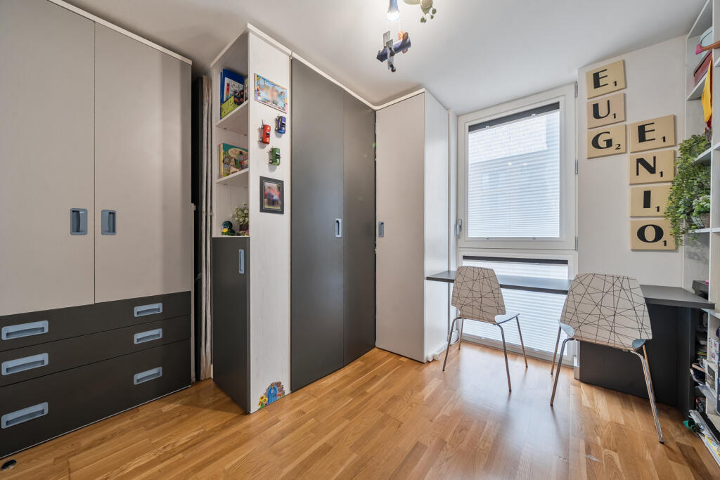 1374403-12-691737...