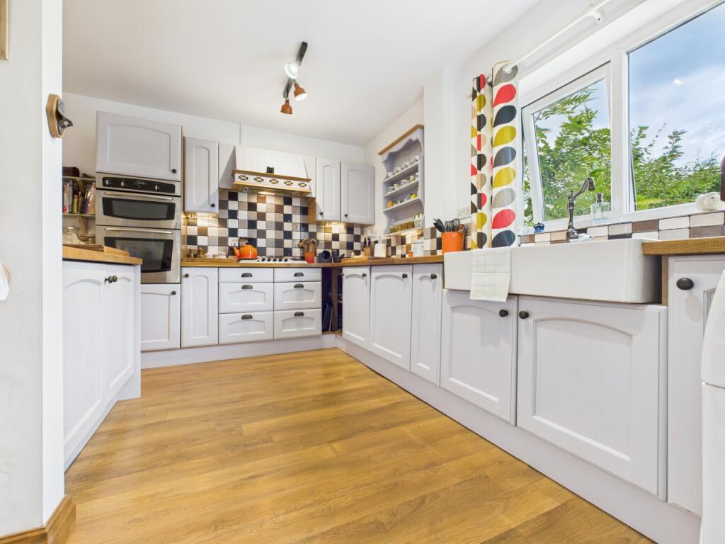 CAM03729G0-PR0127-STILL015