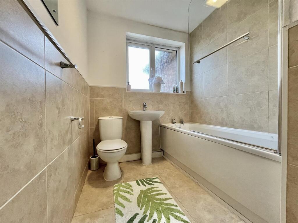 11 Bridgecrest Bathroom (2).jpeg