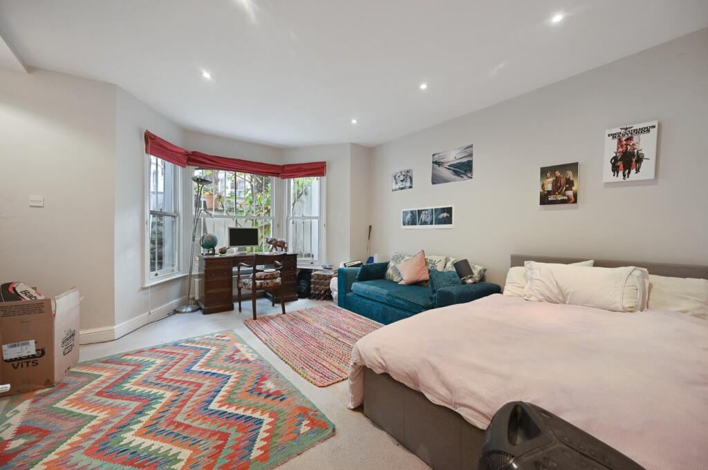 RCFB- aynhoe road- LG bedroom 1 (1).jpg