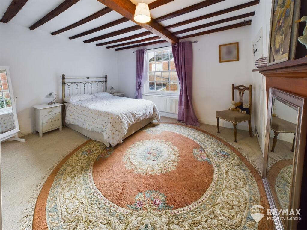 Bedroom 1.jpg