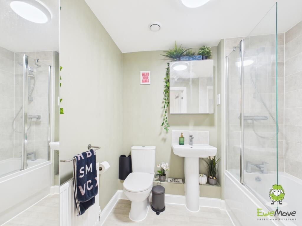 EweMove Estate Agents Basingstoke - Fleetlands Hou