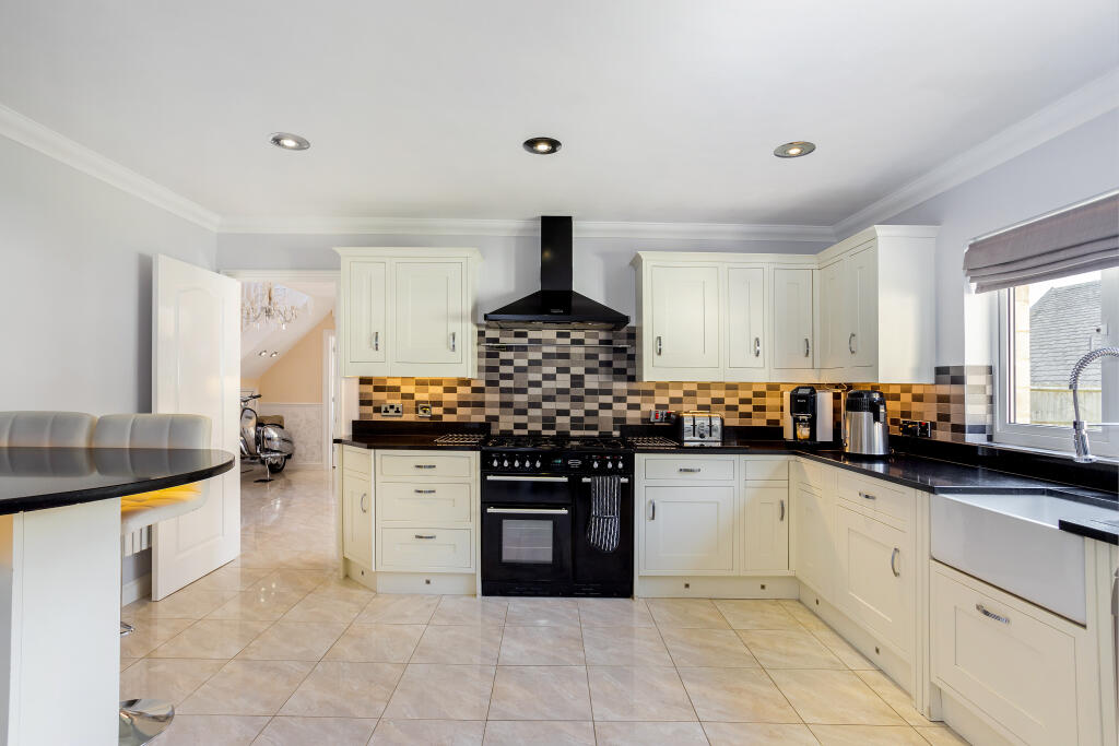 4nicholascourt26829610