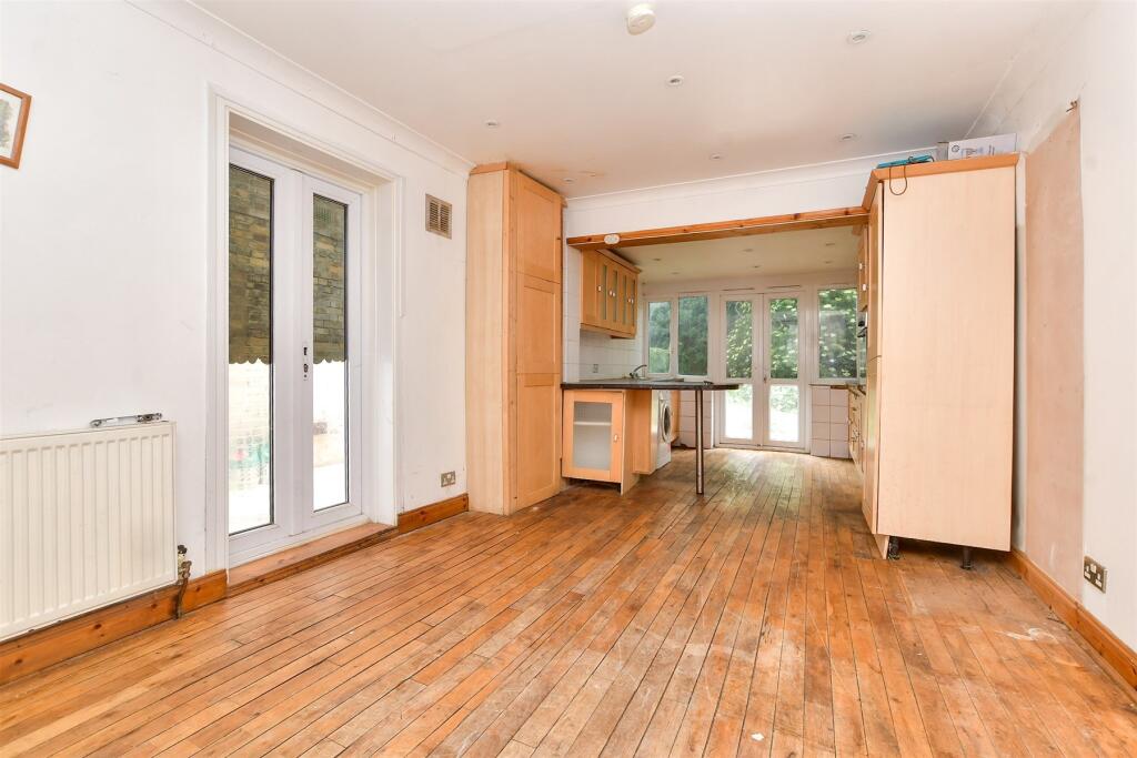Kitchen/Breakfast Area