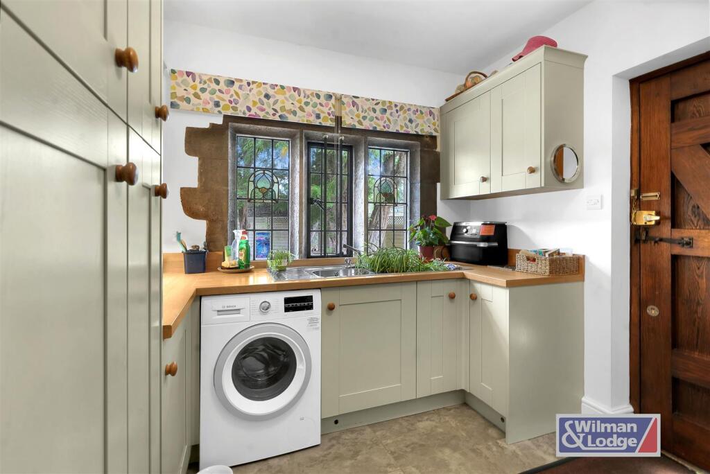 Four Double Bed Character Property in Steeton (25)