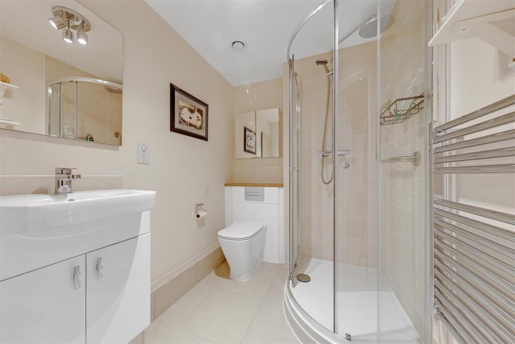 05-2ffcPFMCS - 8 Roslin Place-19.jpg