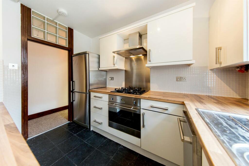 Kitchen (2).jpg